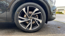 Volvo Xc40 2.0 B4P R DESIGN Pro 5dr Auto Petrol Estate